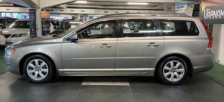 Brun Begagnad 2014 Volvo V70 Momentum Kombi | 119 000 kr (Lite dyr) - Bild 1/3