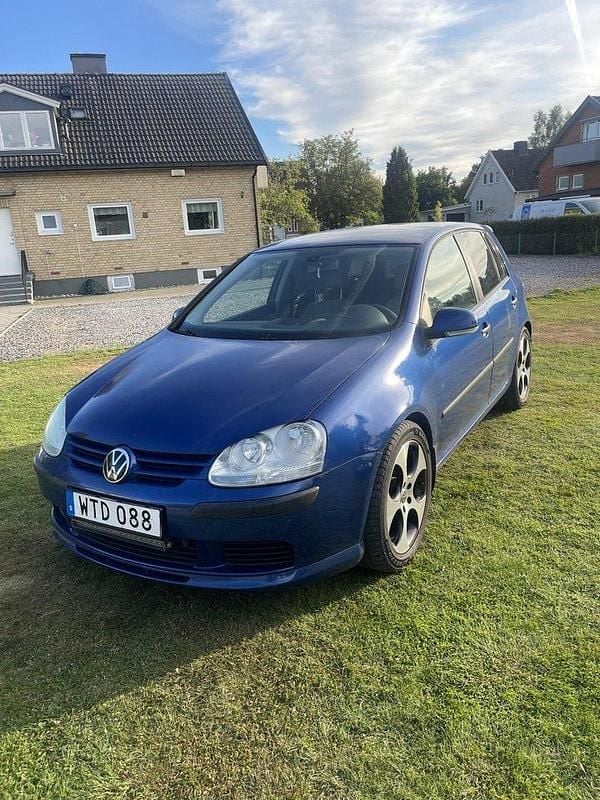 Blå Begagnad 2005 VW Golf IV Comfortline Halvkombi | 19 900 kr (Superpris) - Bild 1/3