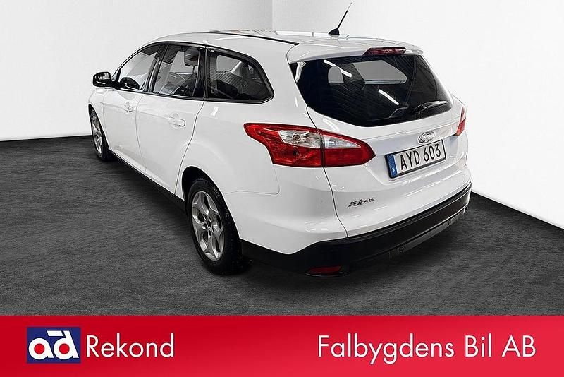Begagnad Ford Focus Trend 105 HK (77 kW) 2014 Vit Kombi