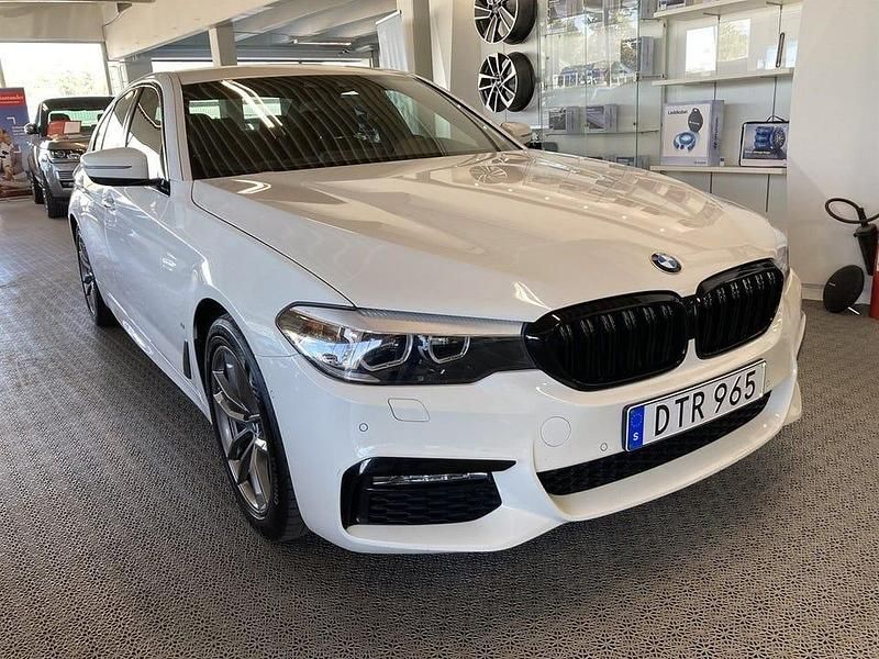 Begagnad BMW 530 iPerformance 252 HK (185 kW) 2018 Vit metallic Sedan