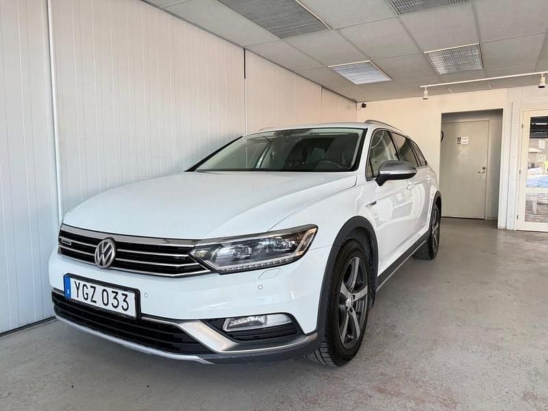 Begagnad VW Passat Alltrack 190 HK (139 kW) 2017 Vit Kombi