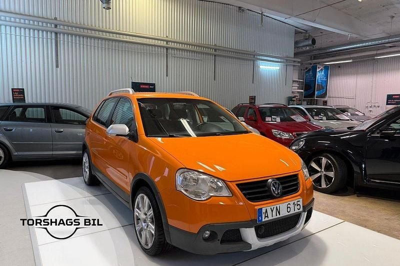 Orange Begagnad 2007 VW Polo Cross Halvkombi | 49 900 kr - Bild 1/3