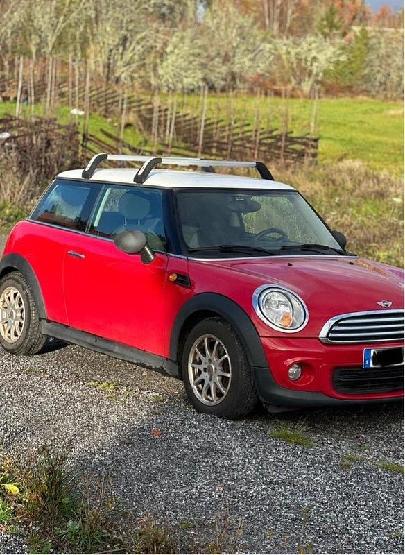 Röd Begagnad 2012 Mini Cooper Halvkombi | 54 900 kr - Bild 1/4