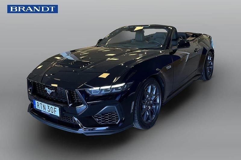 Svart Ny 2025 Ford Mustang GT Convertible Cab | 760 400 kr - Bild 1/4