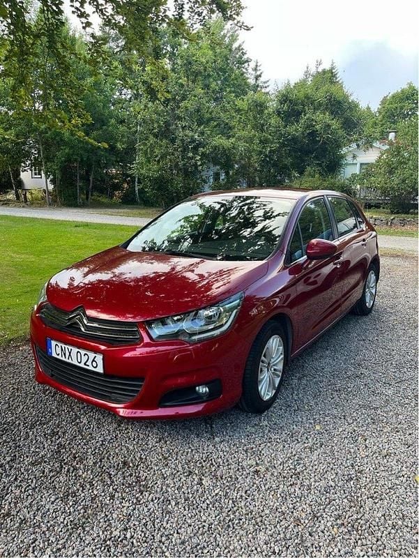 Röd Begagnad 2015 Citroën C4 Halvkombi | 55 000 kr (Bra pris) - Bild 1/4