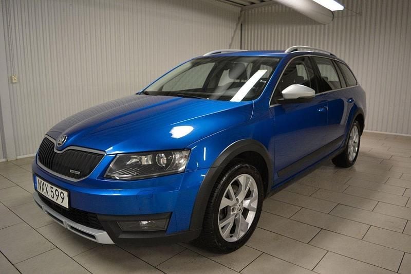 Blå Begagnad 2016 Skoda Octavia Scout Kombi | 114 000 kr (Marknadspris) - Bild 1/3
