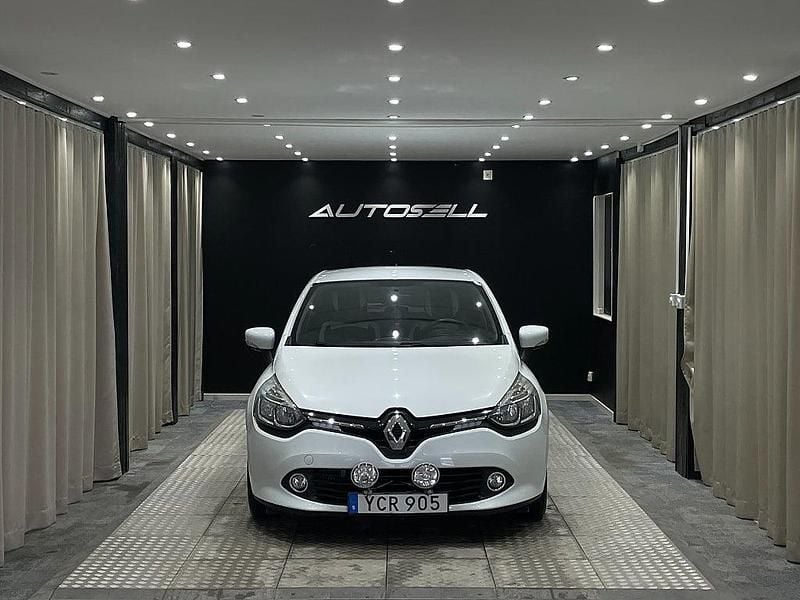 Begagnad Renault Clio IV Expression 90 HK (66 kW) 2016 Vit Halvkombi