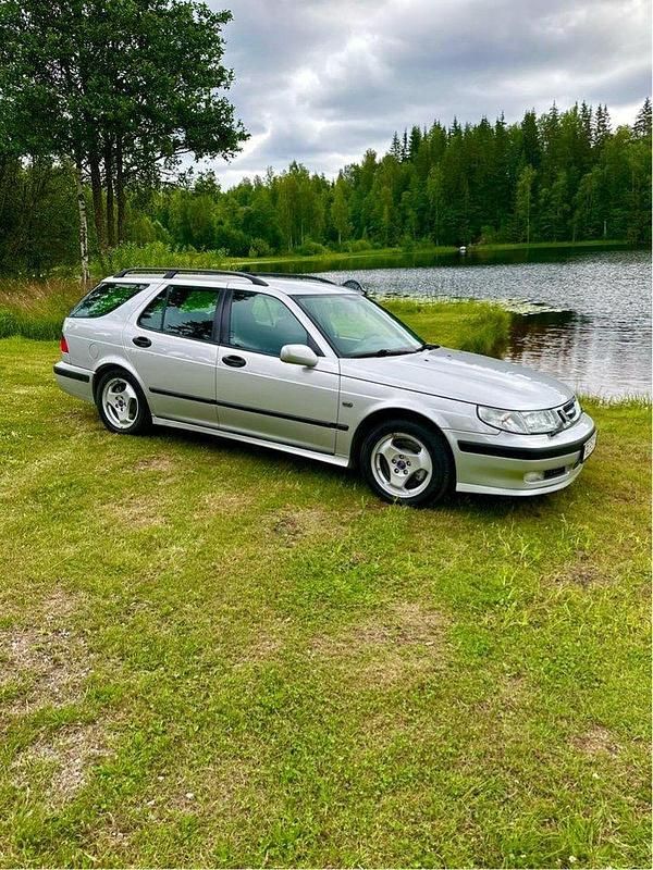 Grå Begagnad 2000 Saab 9-5 Kombi | 28 500 kr (Lite dyr) - Bild 1/4