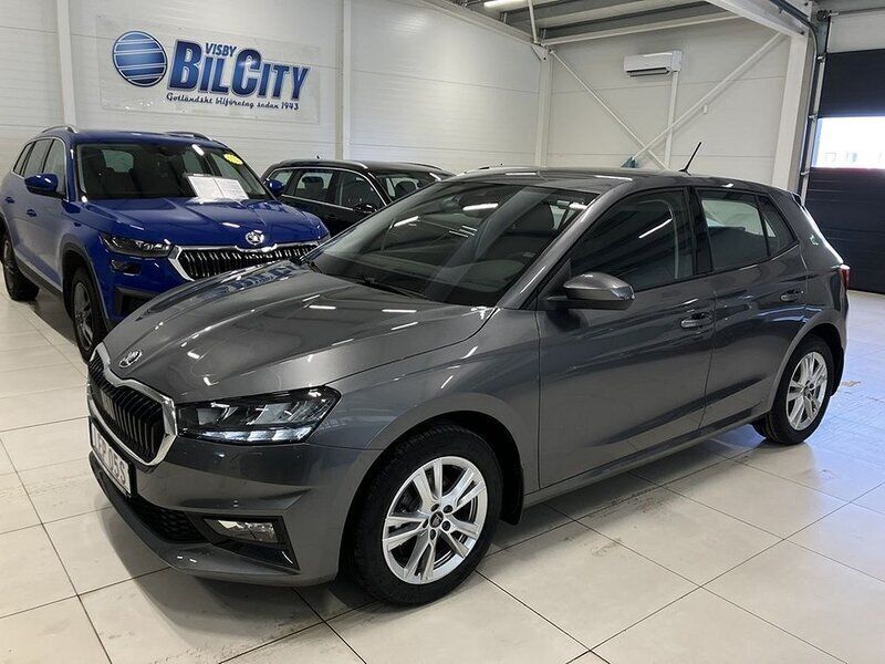 Grå Ny 2024 Skoda Fabia Selection Halvkombi | 255 900 kr (Marknadspris) - Bild 1/4
