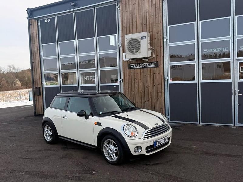 Begagnad Mini Cooper D 109 HK (80 kW) 2007 Vit Halvkombi