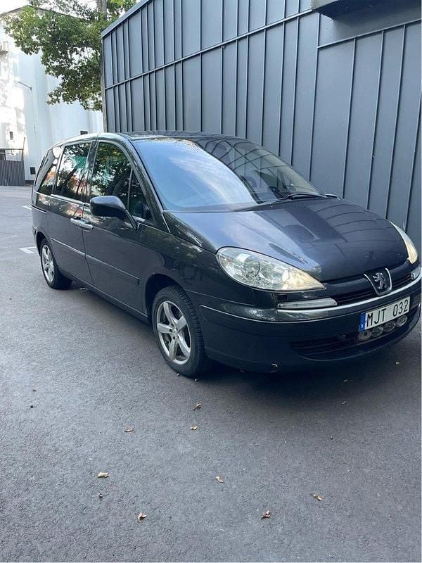Grå Begagnad 2007 Peugeot 807 Minibuss | 35 000 kr - Bild 1/4