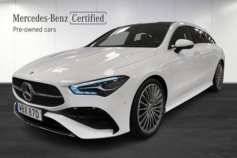 Vit Begagnad 2024 Mercedes CLA200 Shooting Brake AMG Line Premium Kombi | 379 000 kr (Marknadspris) - Bild 1/4