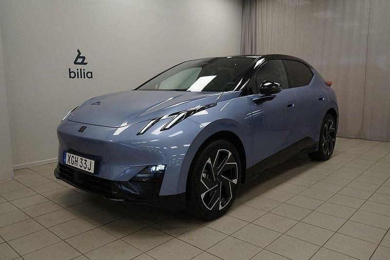 Blå Begagnad 2024 Lynk & Co 02 SUV | 429 900 kr - Bild 1/3