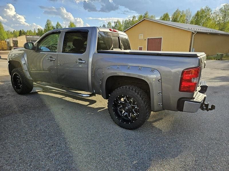 Grå Begagnad 2008 Chevrolet Silverado Sedan | 219 000 kr - Bild 1/4