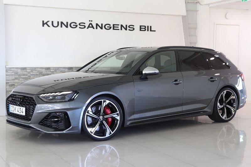Grå Begagnad 2022 Audi RS4 Design Kombi | 849 900 kr (Dyr) - Bild 1/4