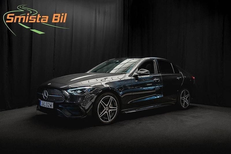 Grå Begagnad 2022 Mercedes C300e Premium Sedan | 468 900 kr (Marknadspris) - Bild 1/4