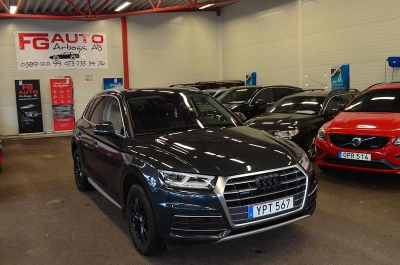 Grå Begagnad 2017 Audi Q5 SUV | 259 900 kr (Marknadspris) - Bild 1/4