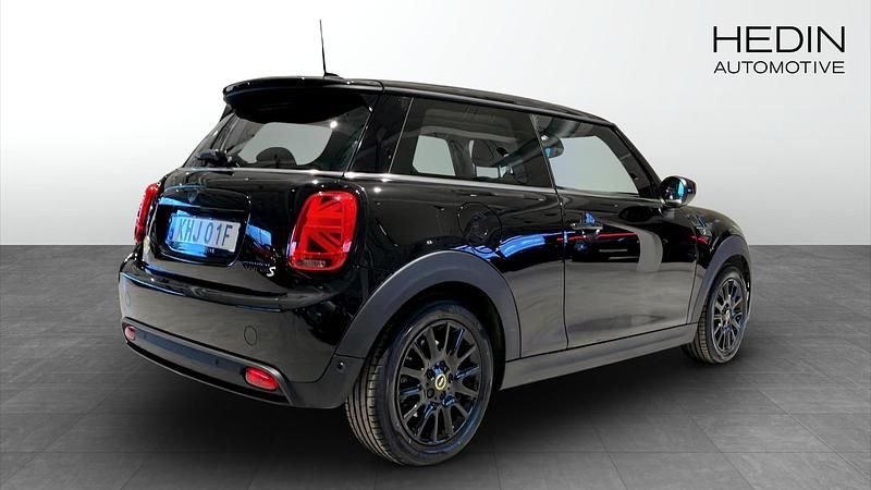 Begagnad Mini Cooper SE 135 kW (184 HK) 2023 Svart Halvkombi