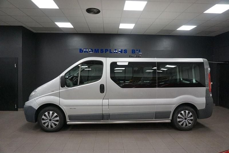 Silver (silvermetallic) Begagnad 2014 Renault Trafic Van | 129 500 kr - Bild 1/4