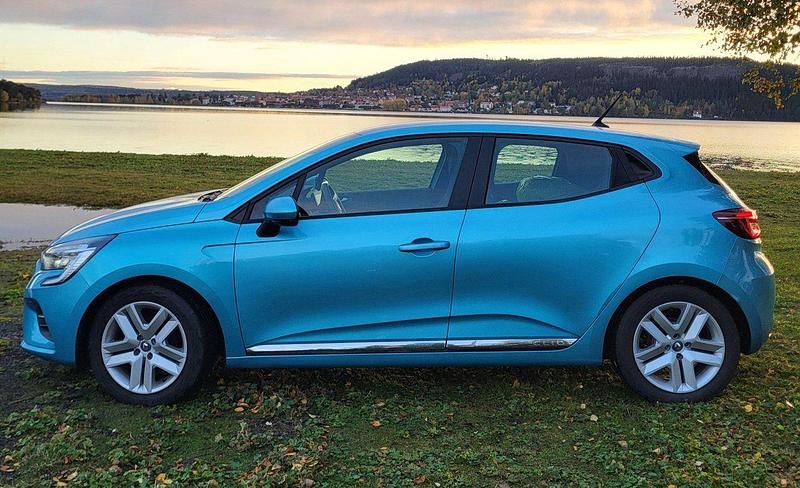 Begagnad 2022 Renault Clio V Zen Halvkombi | 130 000 kr (Bra pris) - Bild 1/3