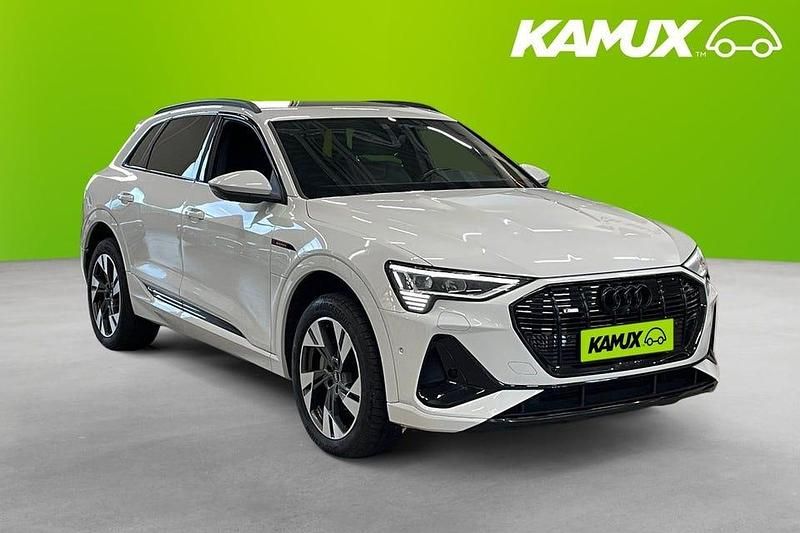 Vit Begagnad 2022 Audi e-tron S-Line SUV | 424 900 kr (Marknadspris) - Bild 1/4