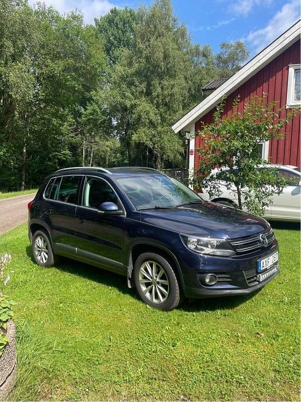 Blå Begagnad 2014 VW Tiguan SUV | 135 000 kr (Marknadspris) - Bild 1/4