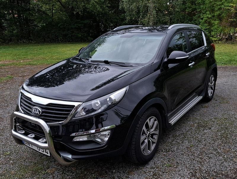 Svart Begagnad 2013 Kia Sportage Comfort SUV | 114 500 kr (Marknadspris) - Bild 1/4
