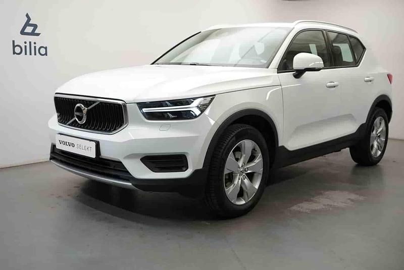 Vit Begagnad 2022 Volvo XC40 SUV | 304 900 kr - Bild 1/1