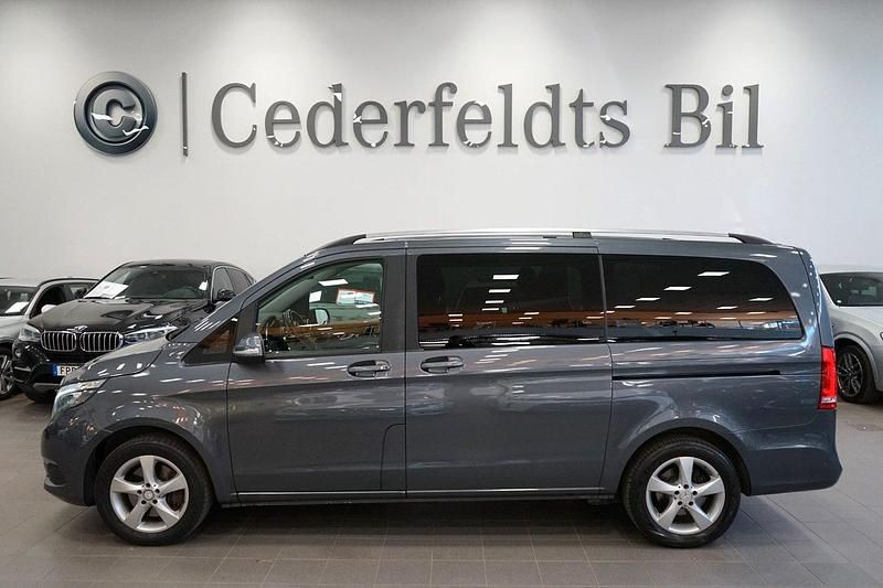 Grå Begagnad 2016 Mercedes V220 Minibuss | 329 800 kr (Lite dyr) - Bild 1/4