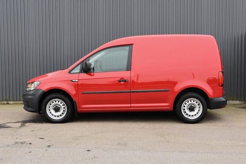 Begagnad VW Caddy 102 HK (75 kW) 2018 Röd Minibuss