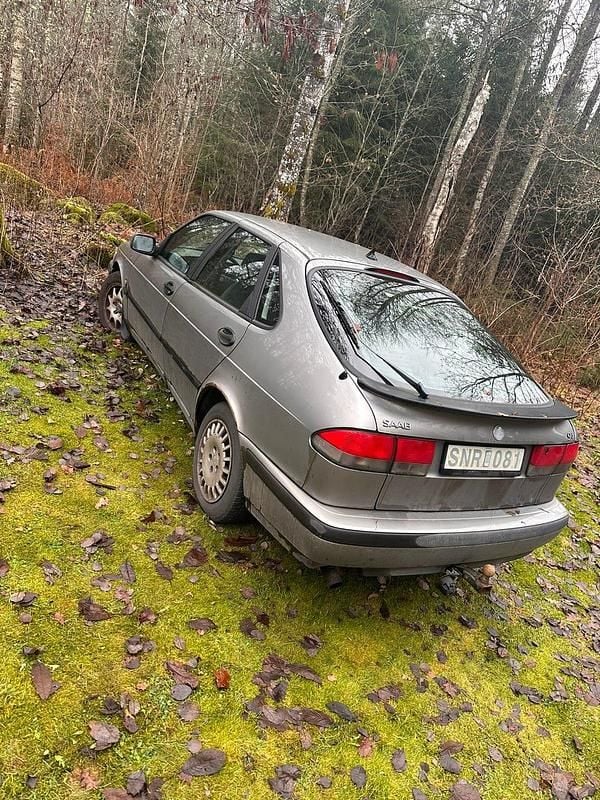 Begagnad 2001 Saab 9-3 Halvkombi | 8 000 kr (Bra pris) - Bild 1/3