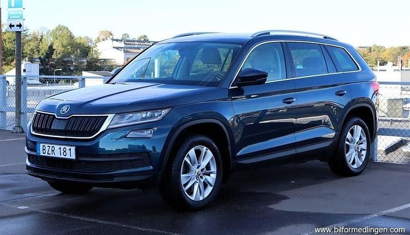 Blå samma som bilen Begagnad 2018 Skoda Kodiaq Business Line SUV | 247 500 kr (Marknadspris) - Bild 1/4