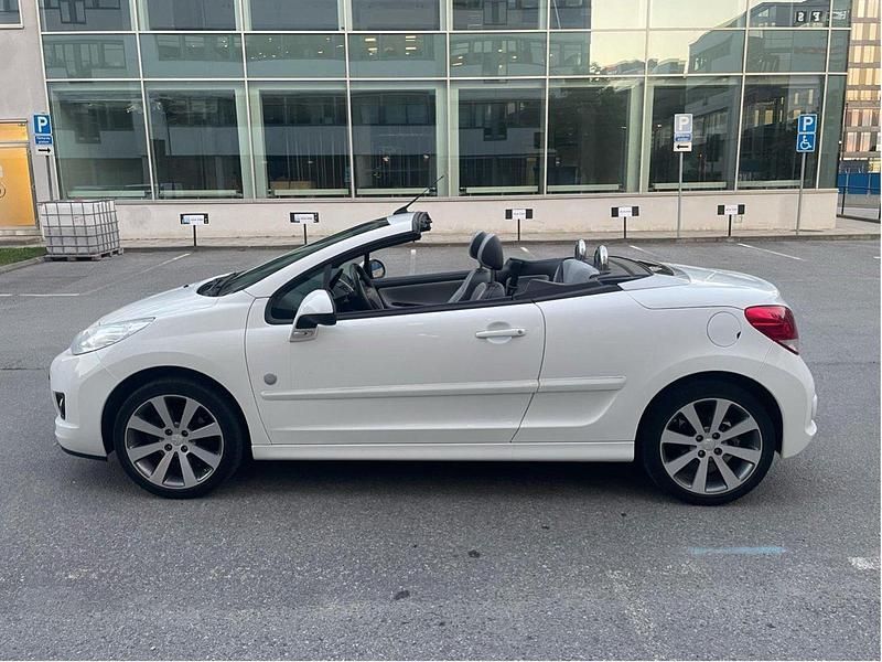 Vit Begagnad 2012 Peugeot 207 CC Cab | 84 000 kr (Lite dyr) - Bild 1/4