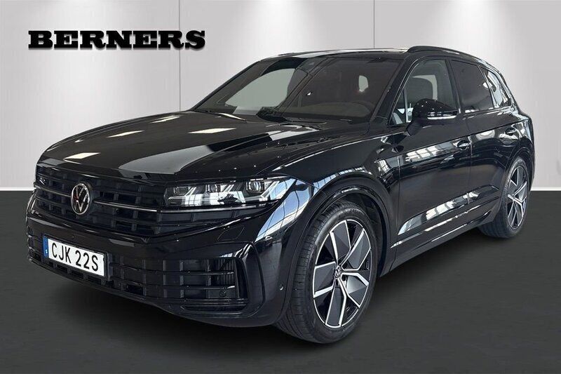 Svart Begagnad 2024 VW Touareg R SUV | 849 900 kr (Dyr) - Bild 1/4