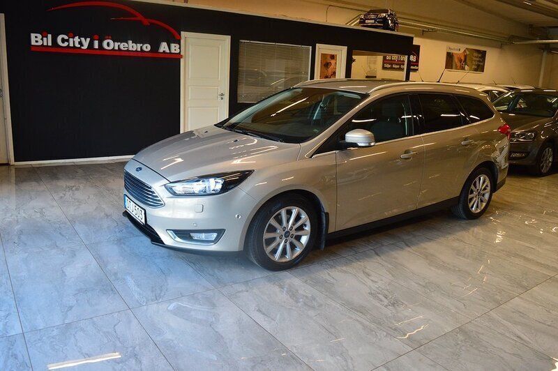 Grå Begagnad 2014 Ford Focus Titanium Kombi | 79 900 kr (Lite dyr) - Bild 1/4