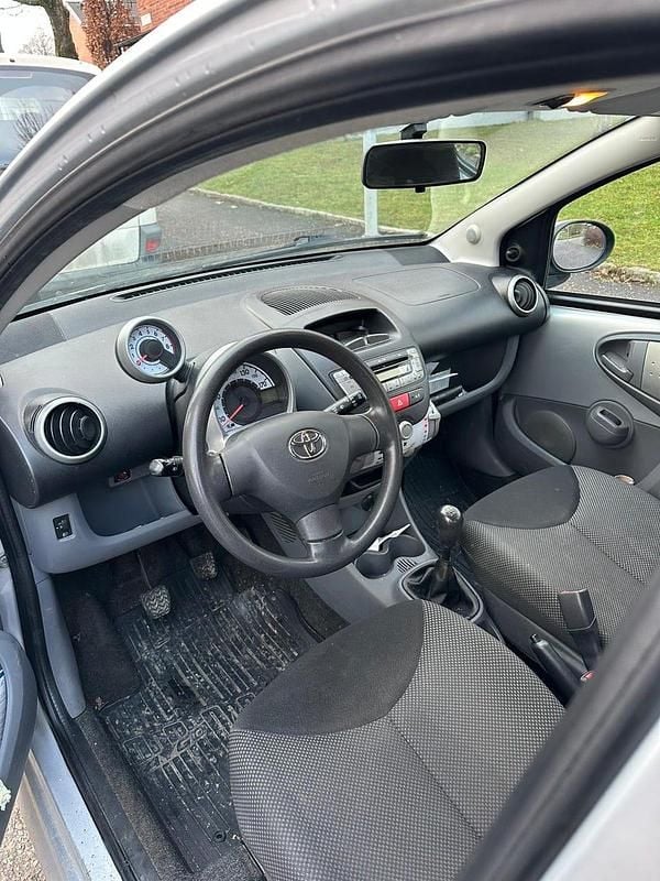 Begagnad 2012 Toyota Aygo Halvkombi | 34 500 kr (Bra pris) - Bild 1/4