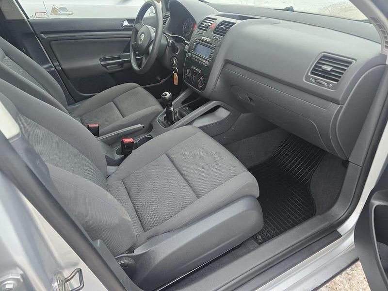 Begagnad VW Golf V 102 HK (75 kW) 2004 Halvkombi