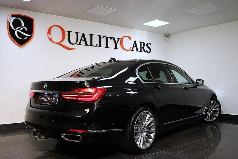 Begagnad BMW 730 265 HK (194 kW) 2016 Svart Sedan