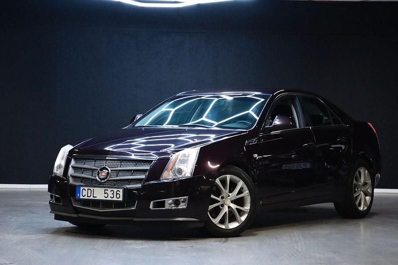 Lila Begagnad 2008 Cadillac CTS Sedan | 99 800 kr (Bra pris) - Bild 1/4