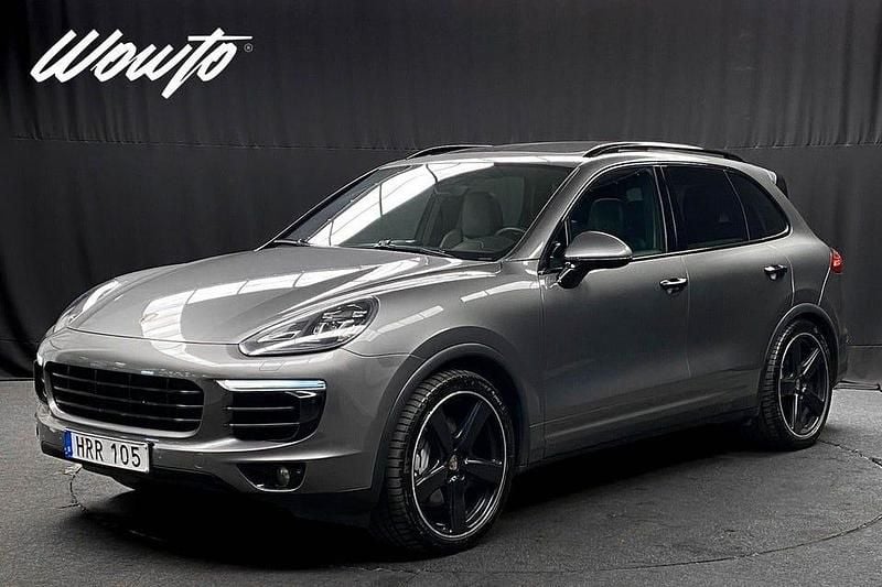 Grå Begagnad 2016 Porsche Cayenne S SUV | 349 800 kr (Marknadspris) - Bild 1/3