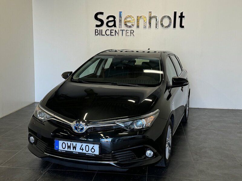 Svart Begagnad 2016 Toyota Auris Hybrid Active Halvkombi | 188 900 kr (Lite dyr) - Bild 1/4
