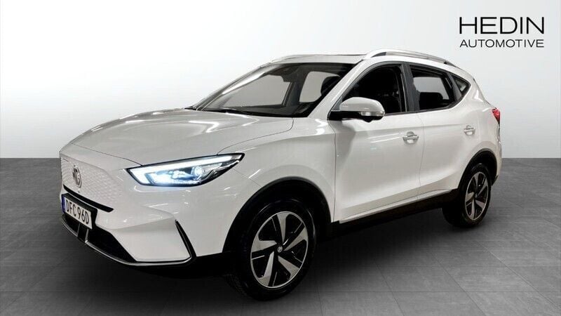 Vit (white) Begagnad 2022 MG ZS Luxury Sedan | 244 900 kr (Superpris) - Bild 1/4