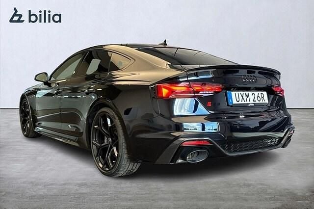 Begagnad Audi RS5 Sportback Performance 471 HK (346 kW) 2024 Sebringsvart kristalleffekt Halvkombi