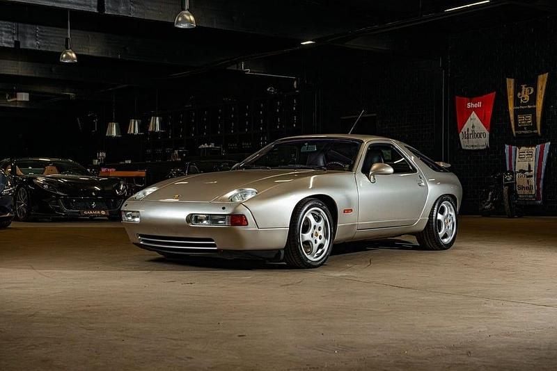 Grå Begagnad 1992 Porsche 928 Sportkupé | 499 928 kr - Bild 1/4