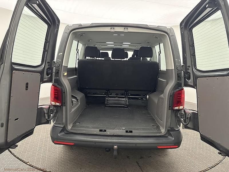 Begagnad VW Caravelle Trendline 150 HK (110 kW) 2023 Grå Minibuss