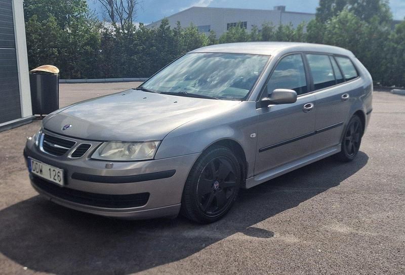 Grå Begagnad 2006 Saab 9-3 Linear Kombi | 25 000 kr (Marknadspris) - Bild 1/4