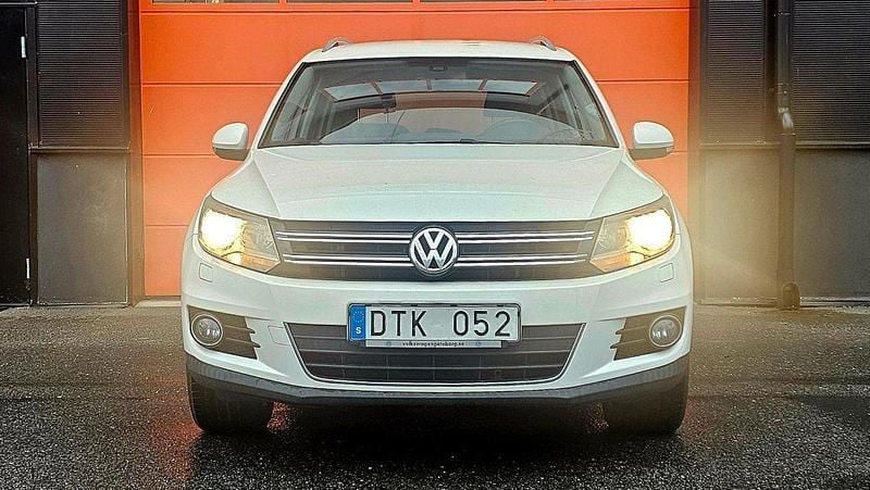 Vit Begagnad 2012 VW Tiguan SUV | 99 900 kr (Lite dyr) - Bild 1/4