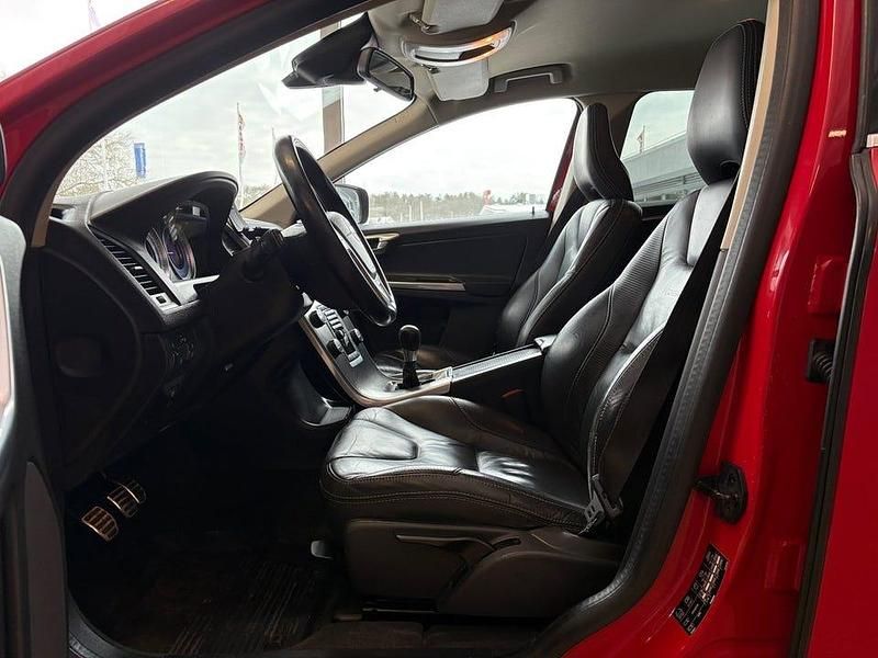 Begagnad Volvo XC60 R-Design 215 HK (158 kW) 2011 Röd SUV