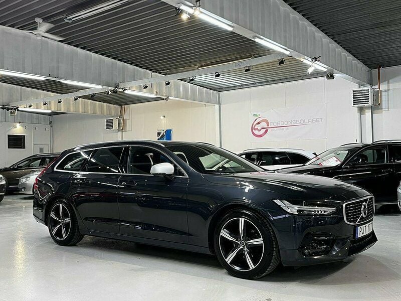 Grå Begagnad 2017 Volvo V90 R-Design Kombi | 329 000 kr (Lite dyr) - Bild 1/4