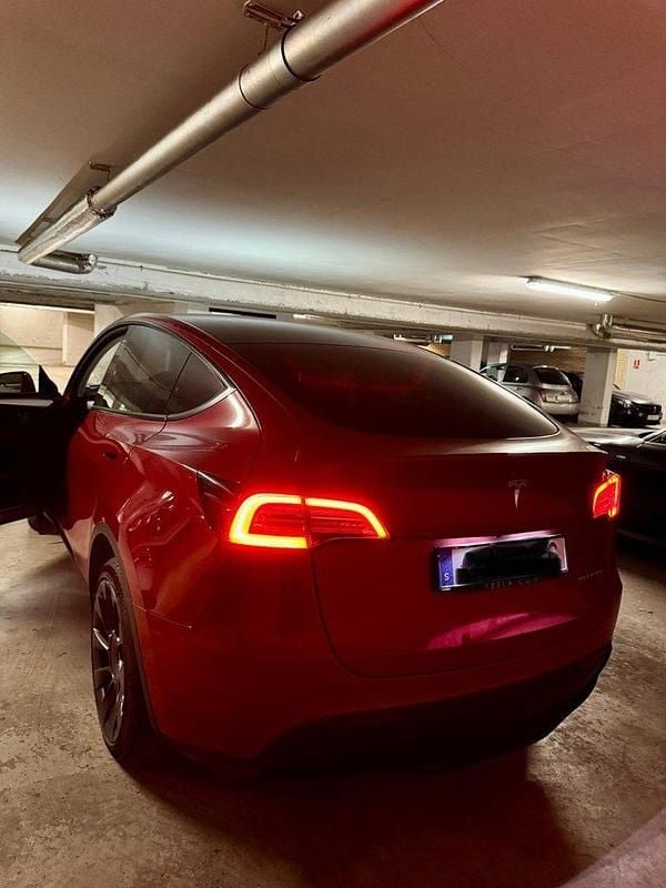 Röd Begagnad 2022 Tesla Model Y Long Range AWD SUV | 398 000 kr (Bra pris) - Bild 1/4